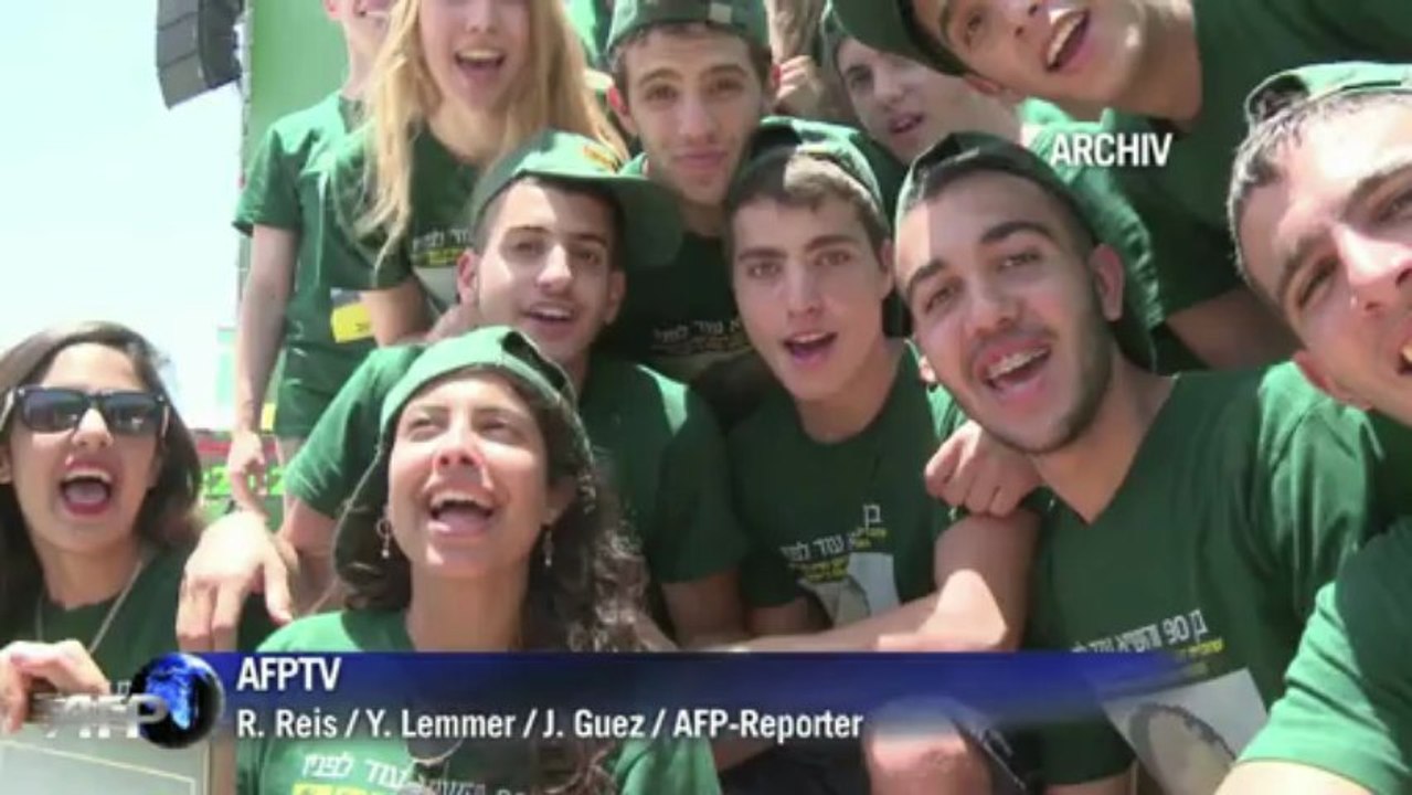 Peres schlägt Mandela: Weltrekord-Porträt aus Kaffeebechern