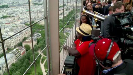 Une oeuvre aborigène visible seulement depuis la Tour Eiffel