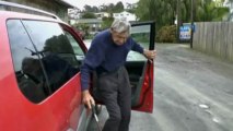 يبلغ من العمر 105 أعوام ومازال يقود السيارة
