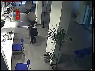 Modena  - Rapina alla Banca Popolare di San Felice -2- (11.06.13)