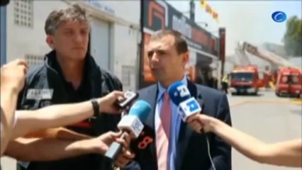 Un incendio arrasa un almacén de pinturas en Málaga sin causar heridos