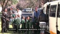 Des enfants chantent pour Nelson Mandela - no comment