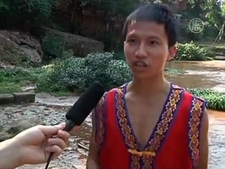 Устоять на стебле бамбука в бурлящей реке