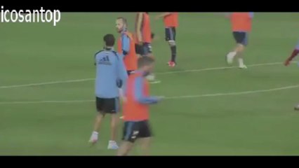 Iniesta antrenmanda coştu