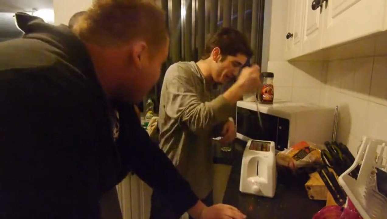 Idiot Puts Knife In Toaster