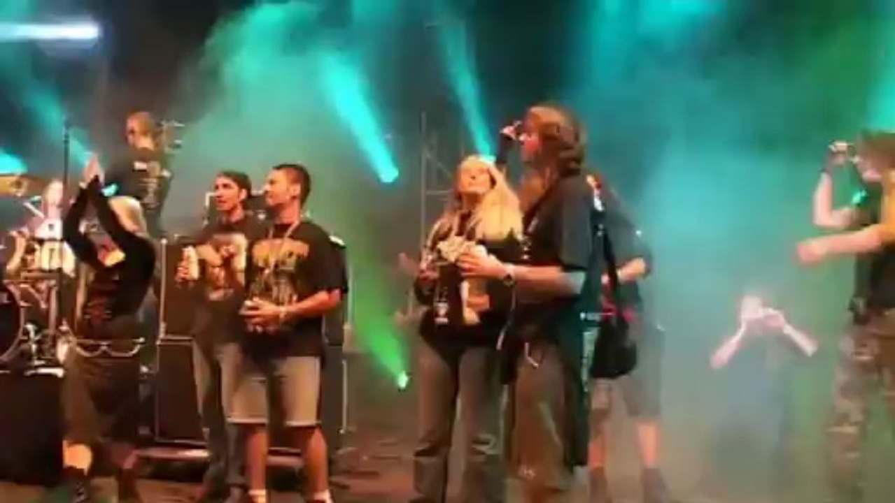 onkel_tom-bon_scott_hab_ich_noch_live_gesehen_(live_wacken)-2003