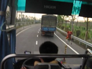 En las autopistas de Shanghai, China 2009