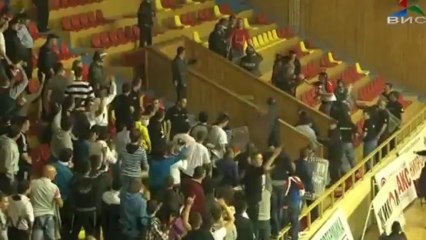 Incident entre supporters macédoniens / Strumica - Vardar Skopje