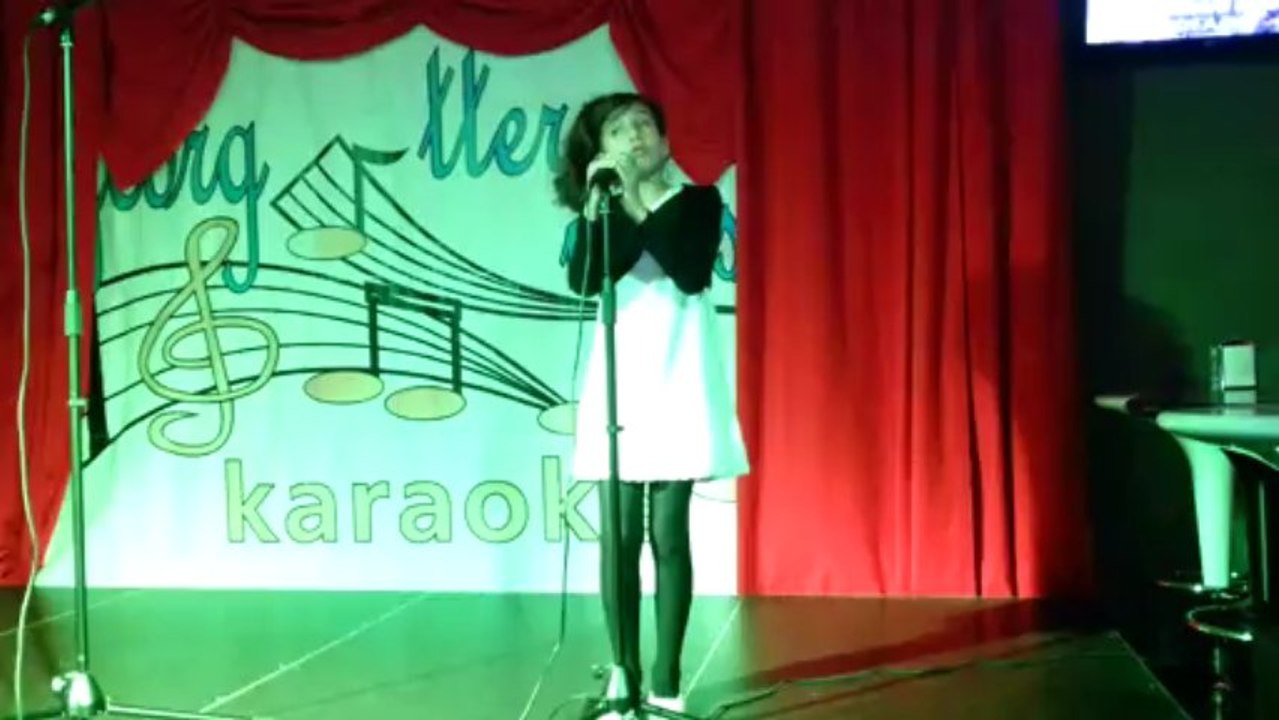 Aisha Karaoke primera vez