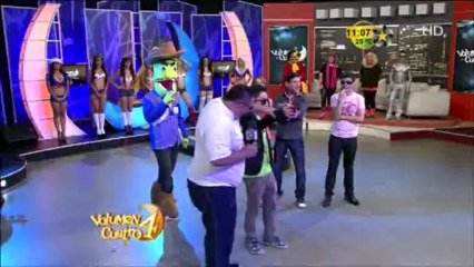 Big Neurosis le roba un beso a Viri