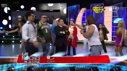 Konan le da una fuerte cachetada a Ernesto Chavana