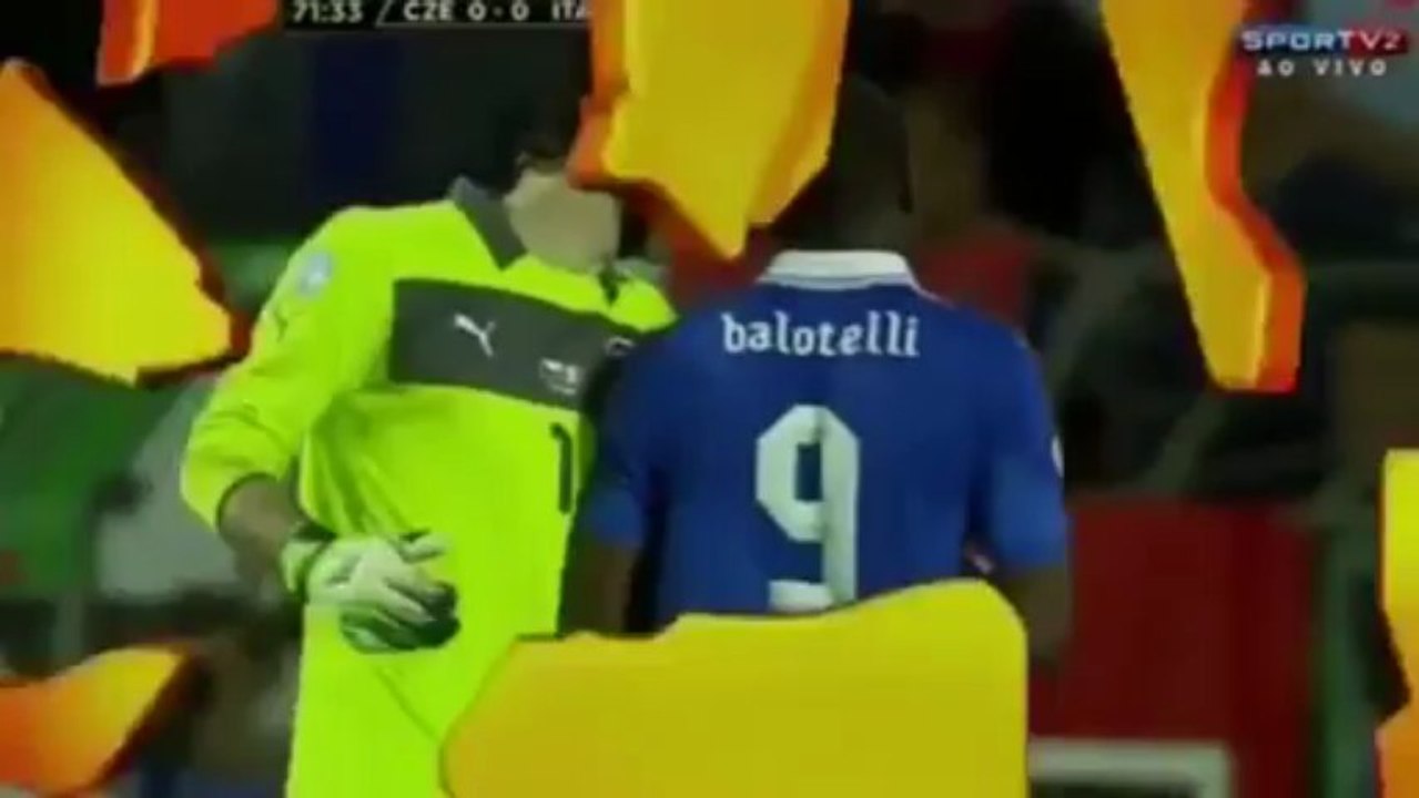 Balotelli explota tras ser expulsado