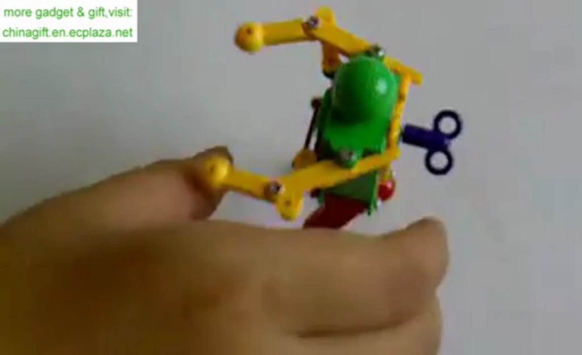Plastic Wind up Dancing Robot Toy
