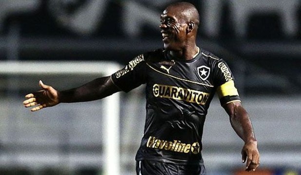 Seedorf à la finition d'une action collective sublime !