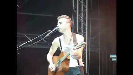 Asaf Avidan en concert à Rouen pour l'Armada.