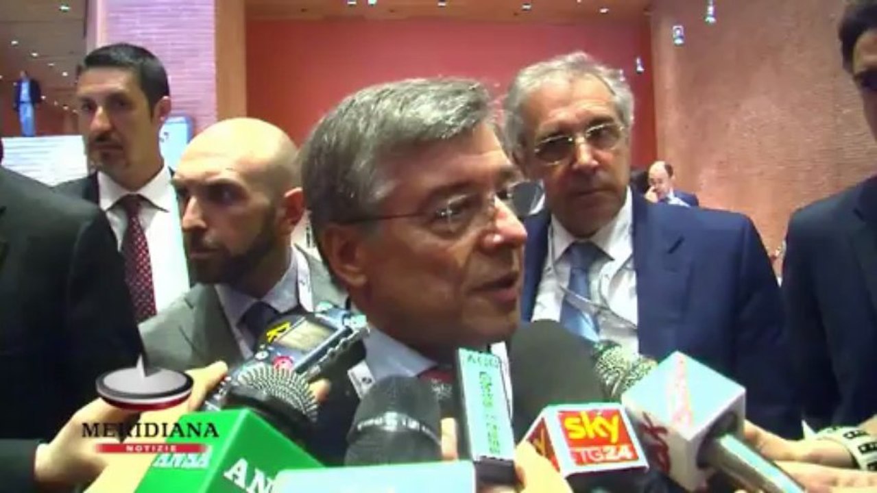 Letta alle imprese in crisi: "il governo farà la sua parte, elimineremo lo stipendio dei ministri"