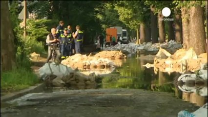 La rotura de una presa siembra el caos en la localidad...