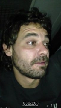 Pedro en viaje en micro de Jujuy a Tucumán, quiere jugar a la play Keek Gus Conti - 09 de Junio