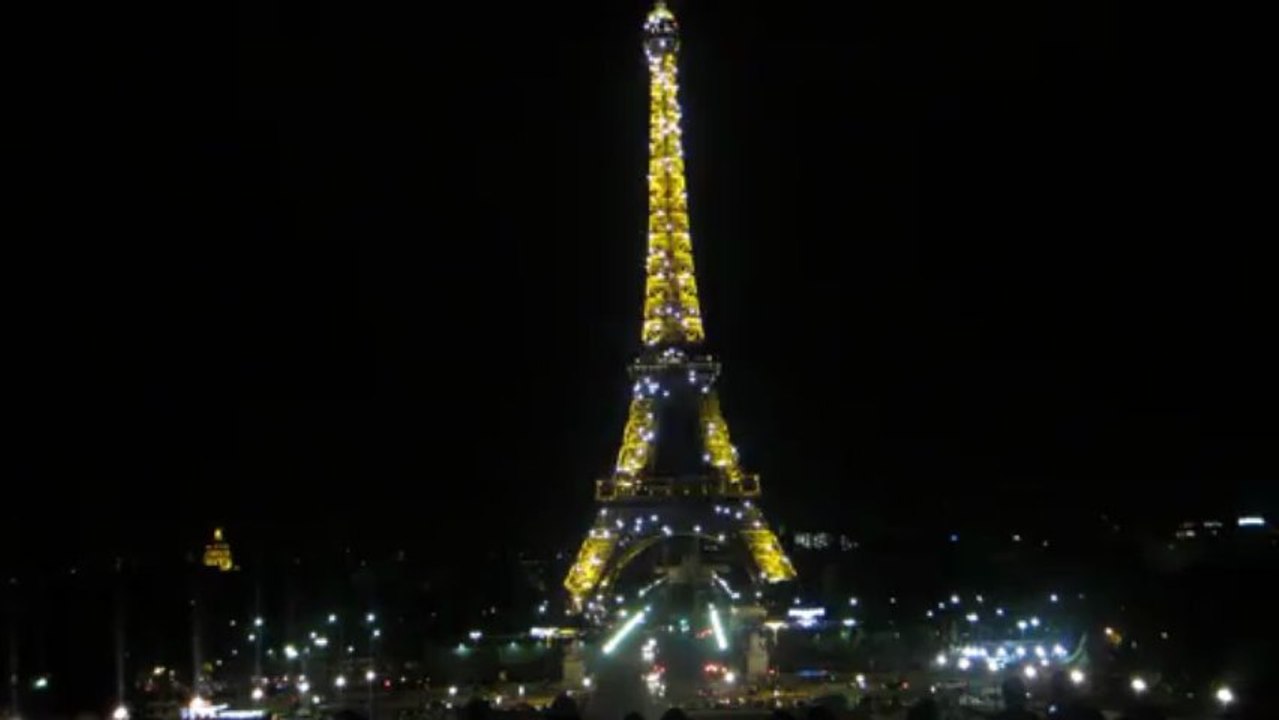filme da torre a noite paris.