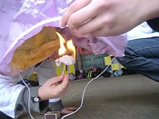 Pourquoi un ballon d'hélium s'élève dans l'atmosphère