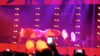 Beyoncé - Party - Mrs Carter Show