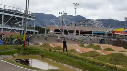 Elites 3a manga. Final Distrital de Bicicross 2013 www.bmxinternationalteam.com