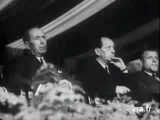 SEPTEMBRE 1958, DE GAULLE PRESENTE LA NOUVELLE CONSTITUTION AUX FRANCAIS