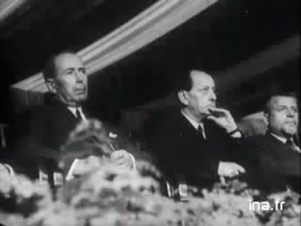 SEPTEMBRE 1958, DE GAULLE PRESENTE LA NOUVELLE CONSTITUTION AUX FRANCAIS
