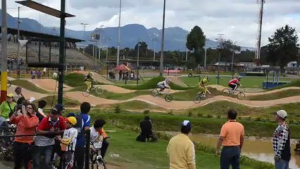 Juvenil Expertos. Final Distrital Bicicross 2013 Sebax Barragan www.bmxinternationalteam.com