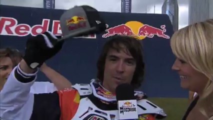 Vidéo : Nouveau record de hauteur pour Ronnie whip Renner