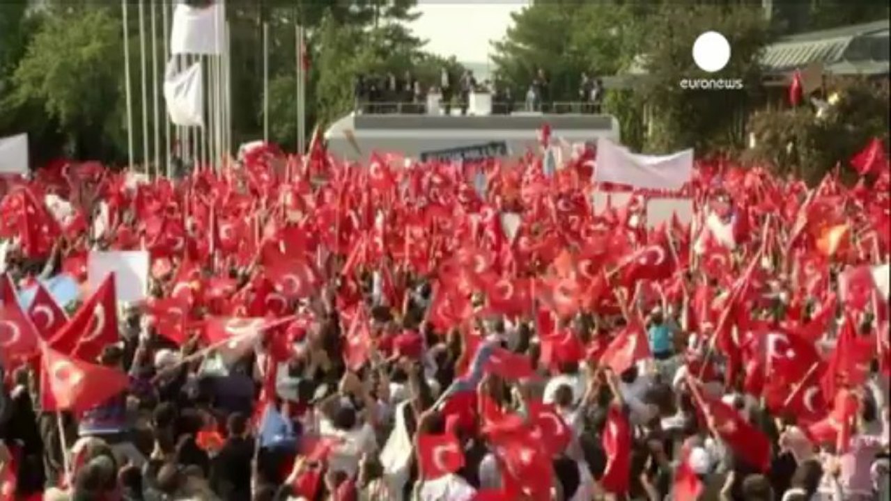 Erdogan no da su brazo a torcer