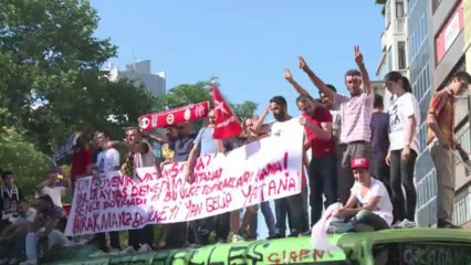 Turkish government does battle with social media