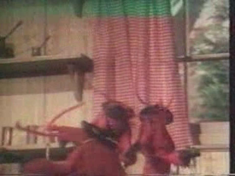 Muppets - Swedish Chef cooks lobster