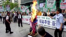 South Korean protesters burn effigy of Kim Jong-Un