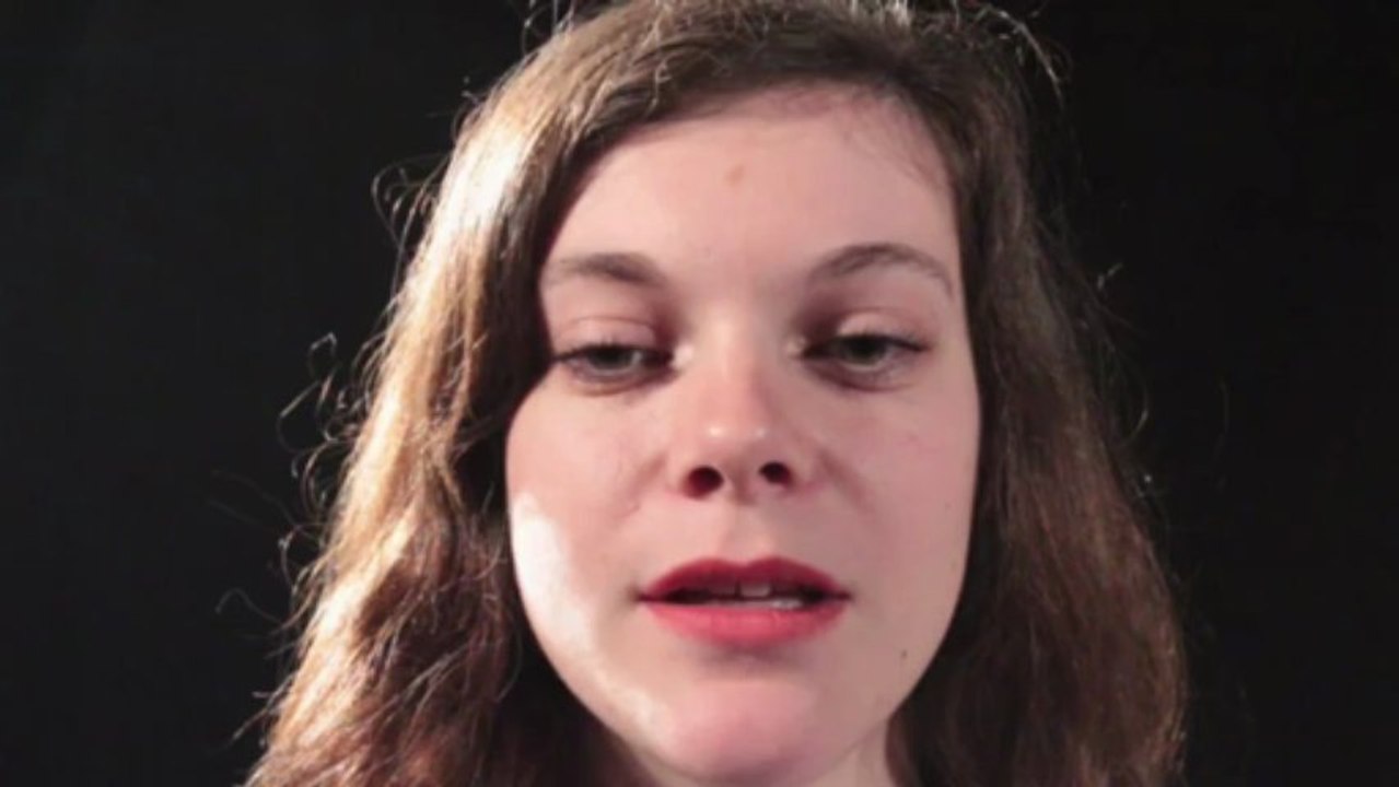 Léda, le sourire en bannière