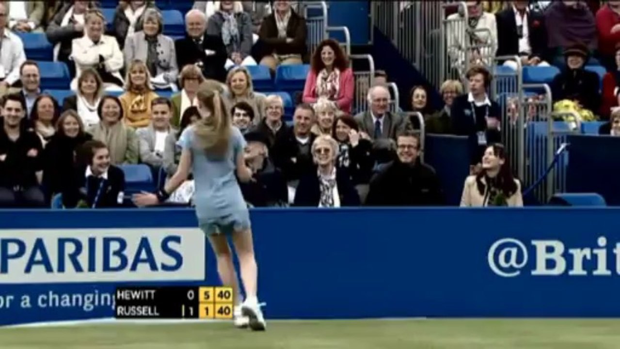 Queen's: Ein Tauben-Paar stürmt den Court