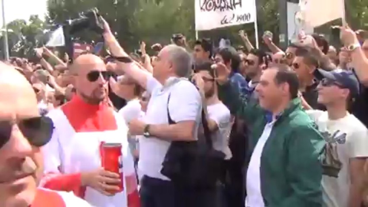 Funerale Roma - Arriva la bara a Ponte Milvio