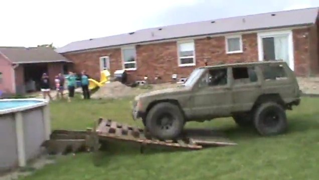 A JEEP crashes in a pool! Awesome