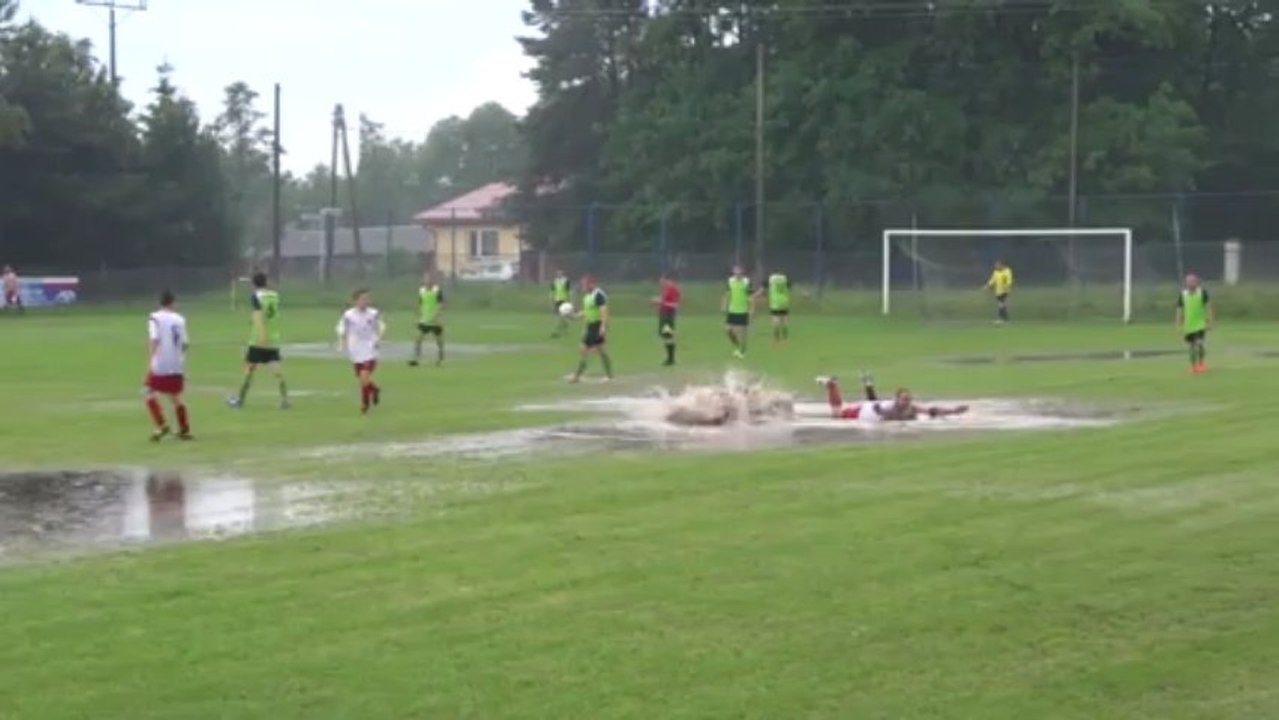 Un Polonais invente la célébration "bombe à eau" !