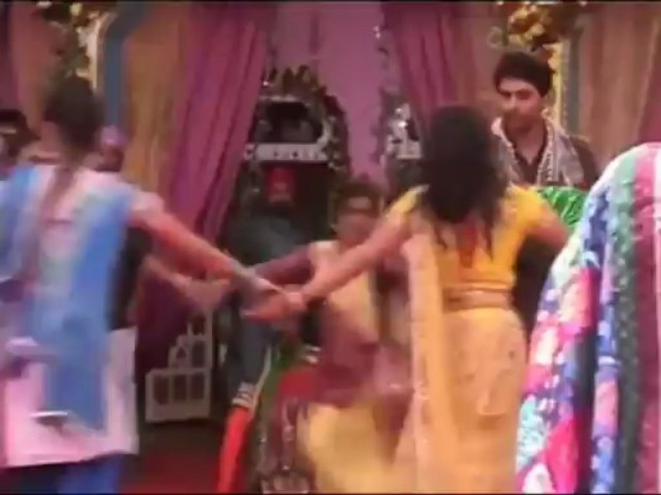 Simar and Bhoomi at Banis mehendi