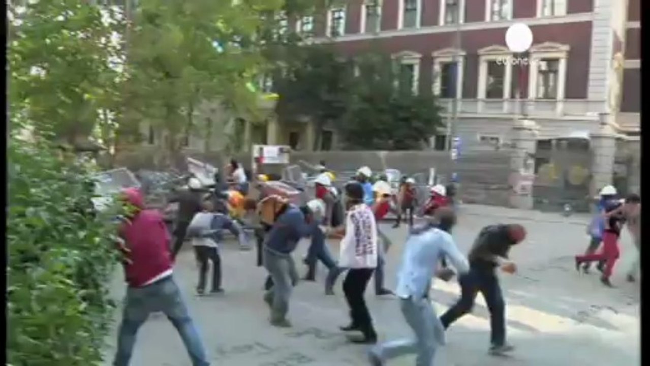 Polis Taksim'e müdahale etti