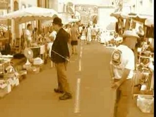 SCENETTE CHARLOT RUE 2006