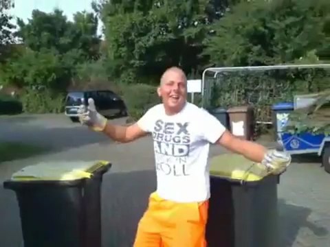 Alman isci Türkce Sarki Söylüyor LE LE LE SAKINE *****