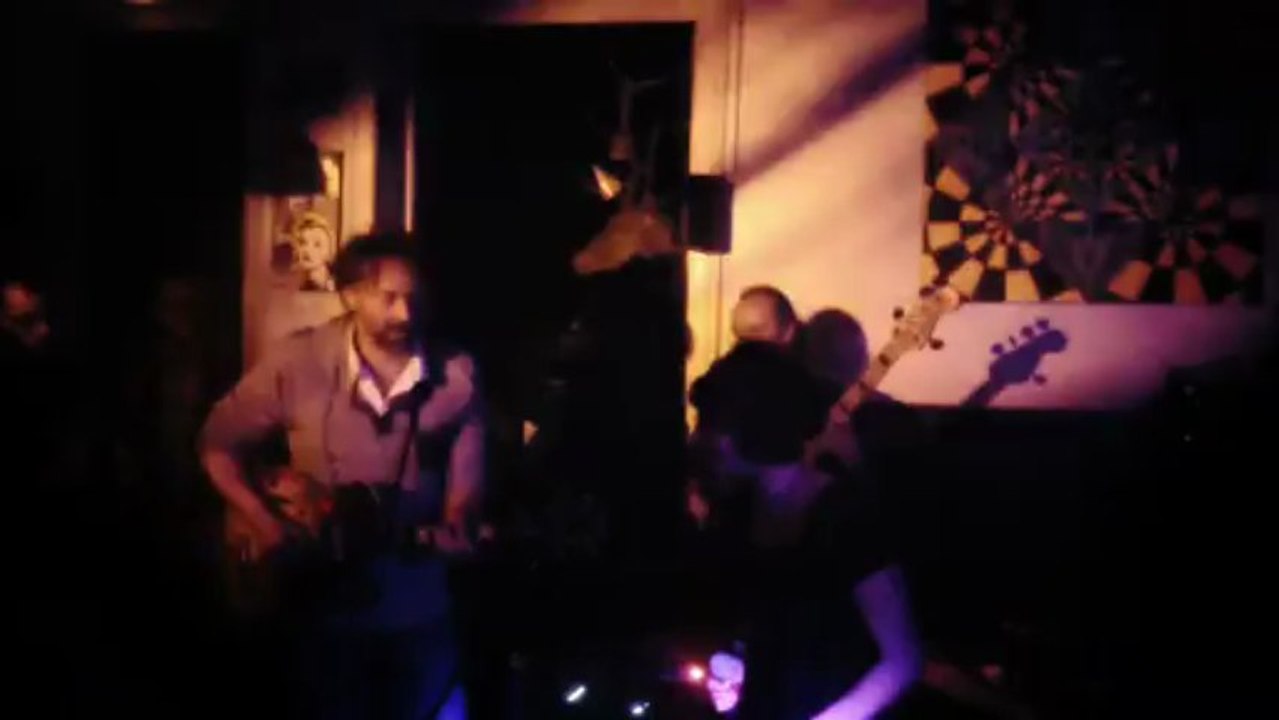 Walking soul cover  Amy Winehouse - You Know I'm No Good