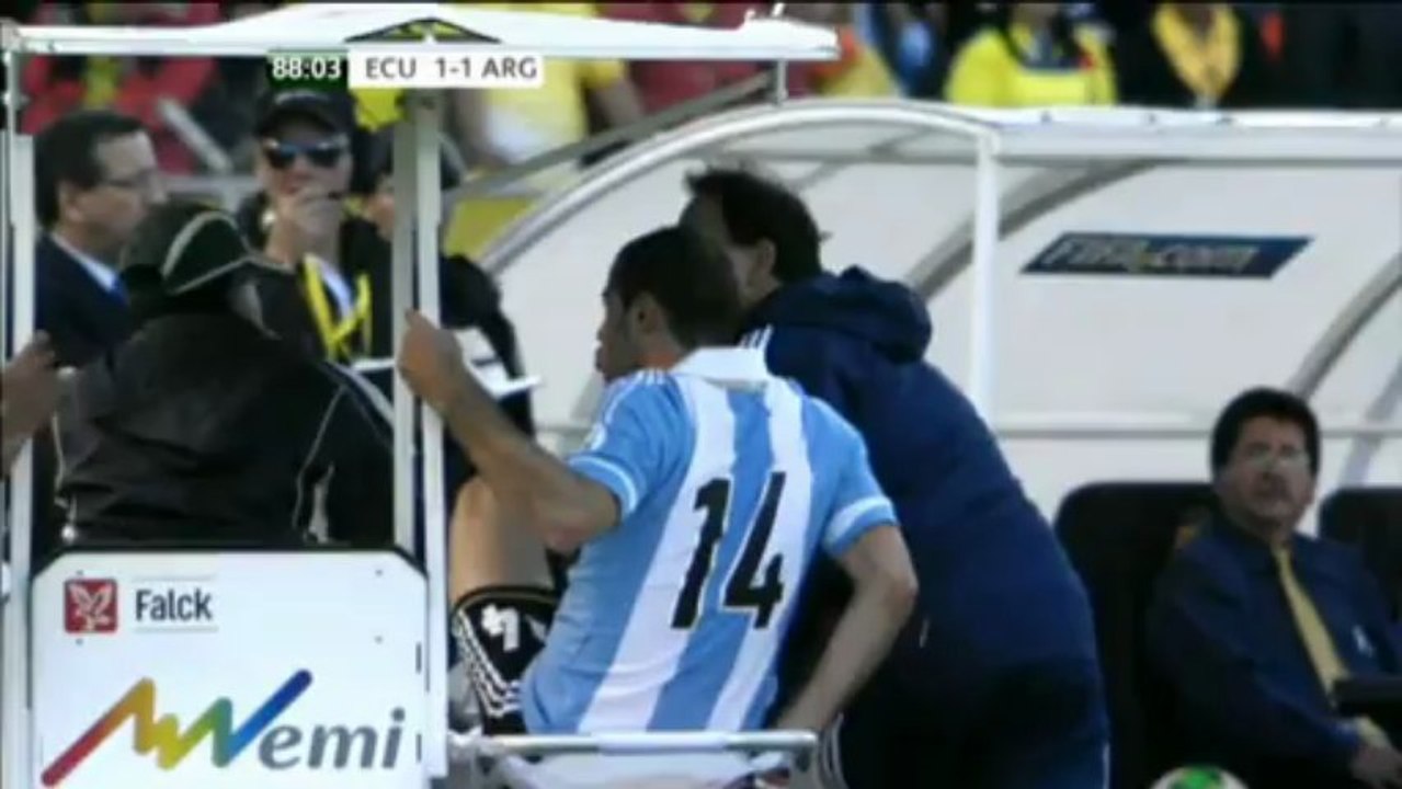 WM-Quali: Unfassbarer Platzverweis! Mascherano tritt Helfer