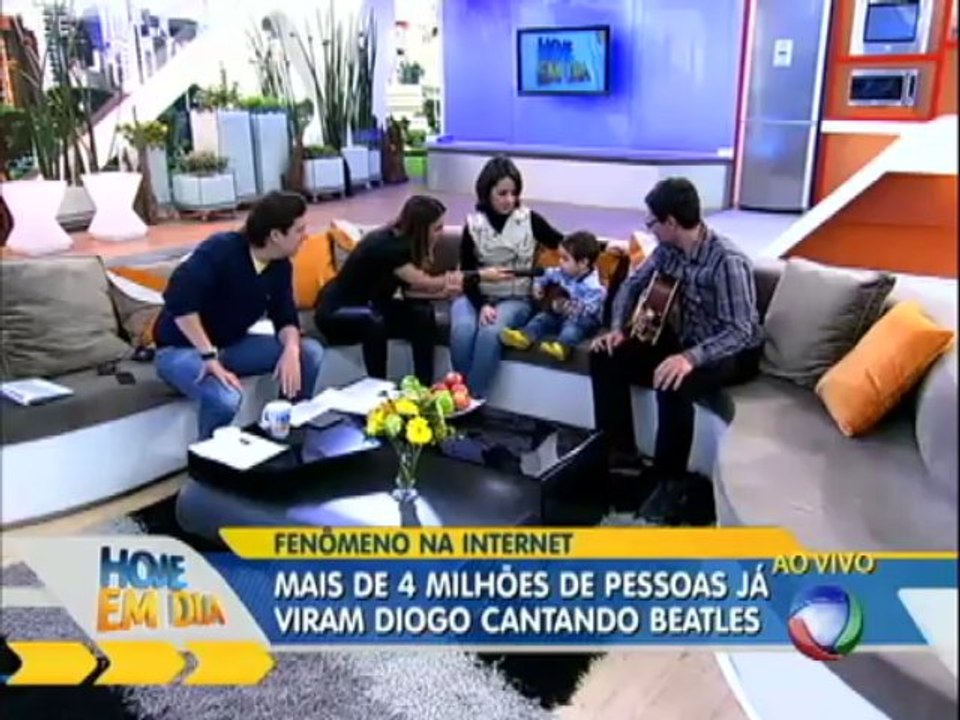 Garotinho que canta Beatles participa do Hoje em Dia