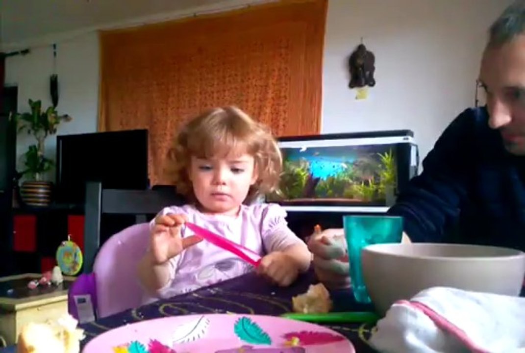 un moment en famille .... a table ...