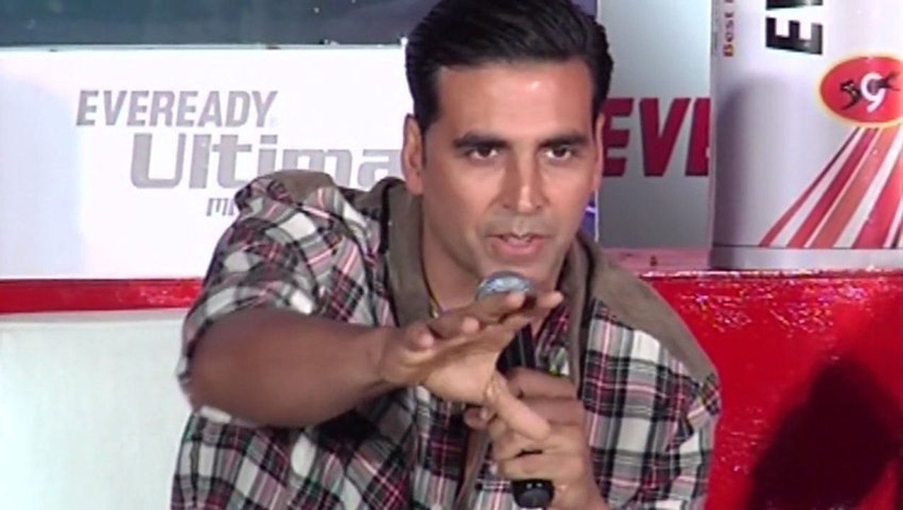 Shahrukh Khan Vs Akshay Kumar - Shahrukh Khan W...