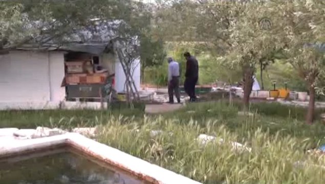 Buzdolabı kapılarından kulübe yaptı