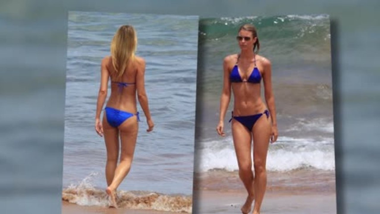 Aloha! La petite-amie d'Eddie Murphy Paige Butcher en bikini à Hawaï